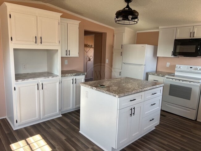 Building Photo - 5013 Tiffany Cir