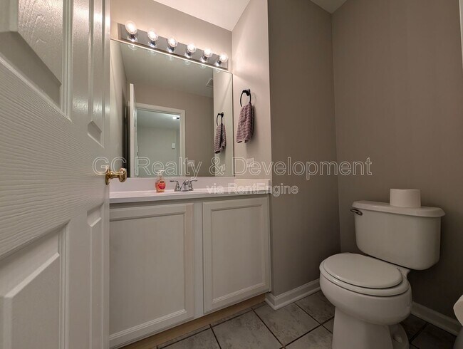 Building Photo - 3043 Kentshire Cir