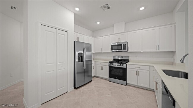 Building Photo - 14730 White Pearl Rd