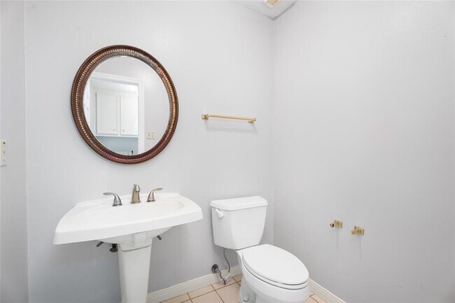 Building Photo - 15127 Greenleaf Ln