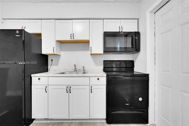 Building Photo - 746 SW 4th St