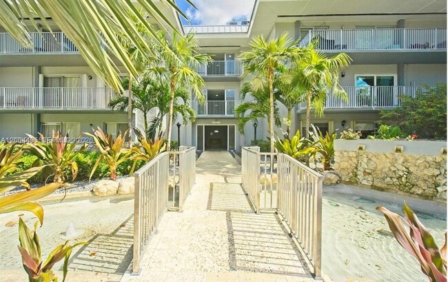 Building Photo - 7401 SW 82nd St