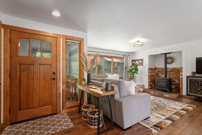 Building Photo - Available NOW thru Dec. 15th, 2025   ***La...