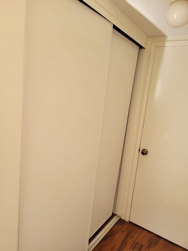 Building Photo - Plenty of Natural Light! Spacious Townhouse conveniently across Dominguez Hills!