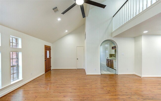 Building Photo - 16830 Scenic Gardens Dr