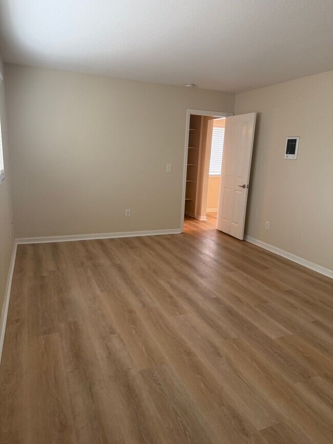 Building Photo - BEADNELL-QUIET UPGRADED CONDO IN GATED COMMUNITY W/ POOL