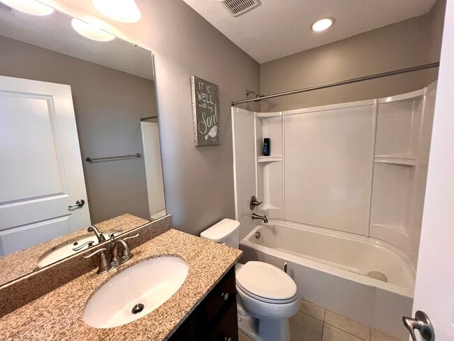 Building Photo - 3006 Farm View Dr