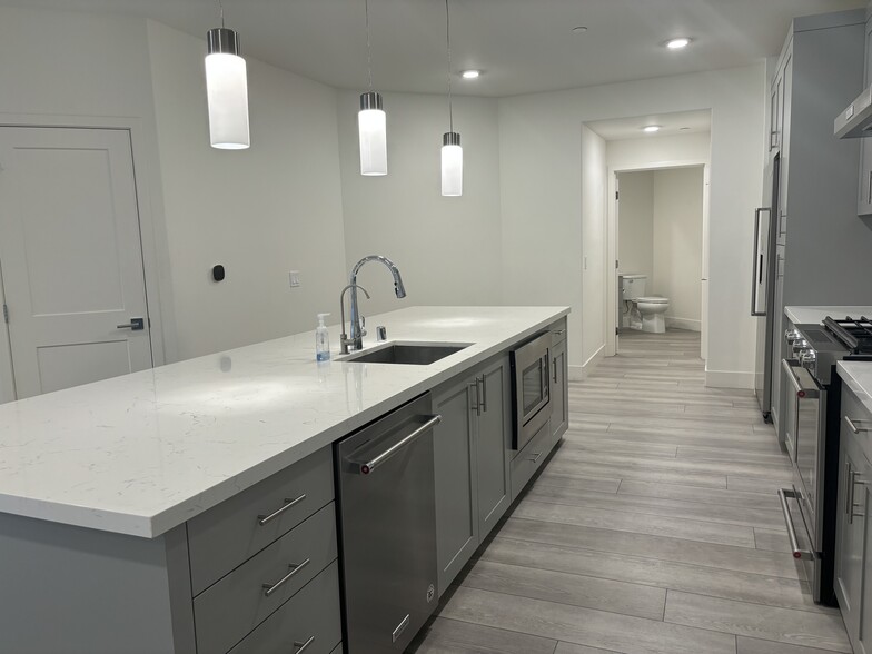 Kitchen view - 3578 Rambla Plz