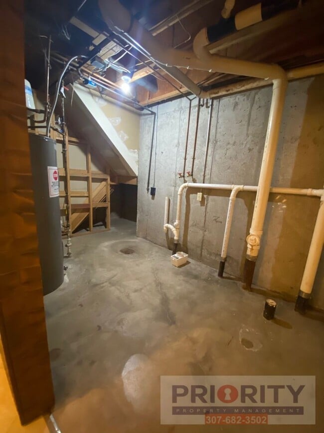 Building Photo - 3 bedroom, 2.5 bath 1,500 sqft Townhouse