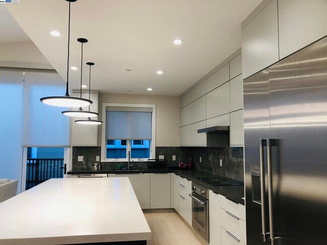 Building Photo - 466-4B1 Ruthven,Palo Alto CA 94301