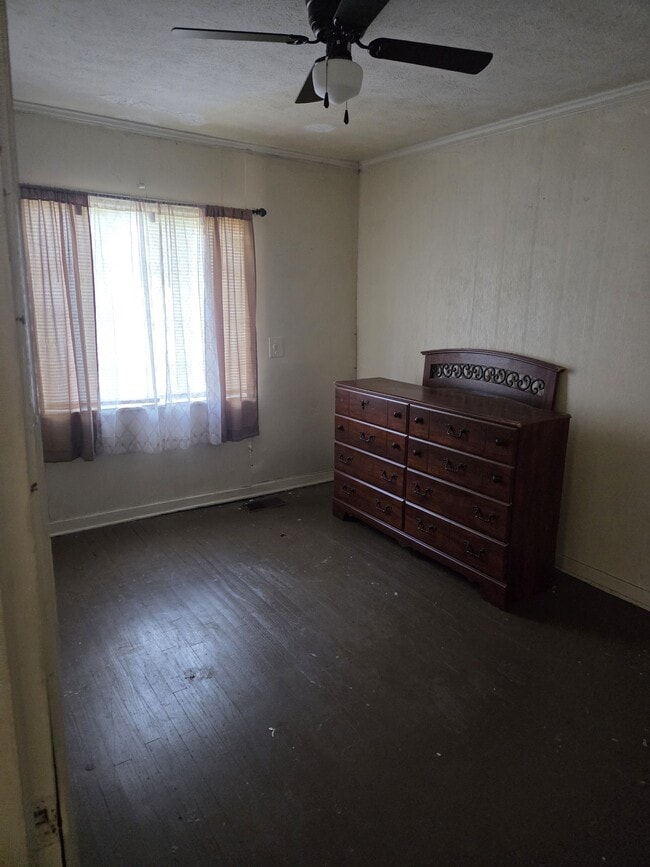 Building Photo - 304 Lawrence Rd