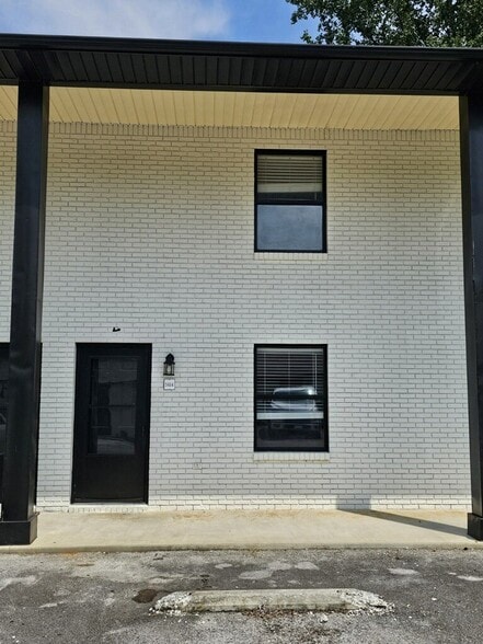 Primary Photo - 5614 S Jefferson Ave