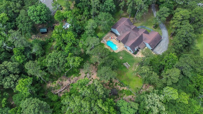 Building Photo - 44 Lake Forest Cir