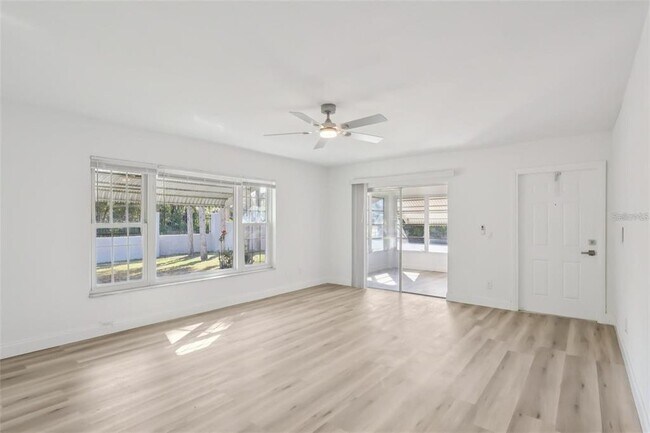 Building Photo - 11147 Acme Dr