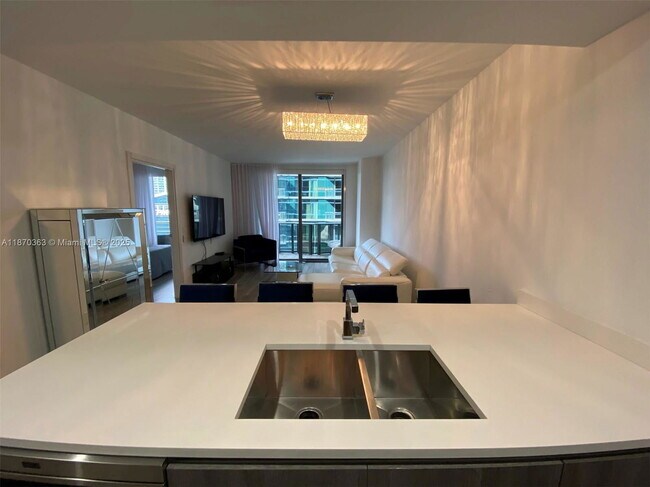 Building Photo - 801 S Miami Ave