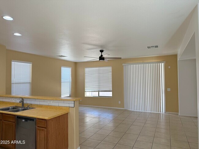 Building Photo - 3915 E Morelos St