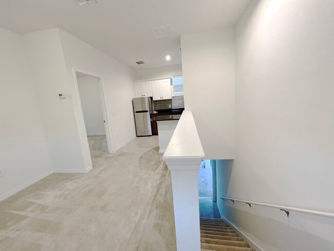 Building Photo - 12645 Salomon Cove Dr