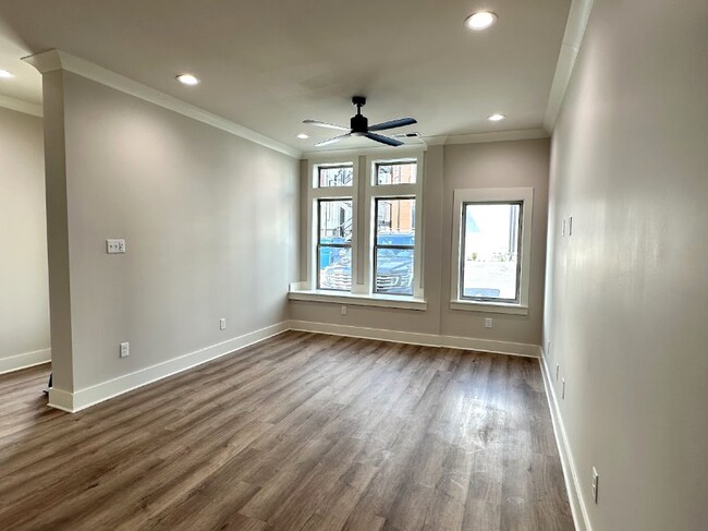 Building Photo - 9 Walnut St NE