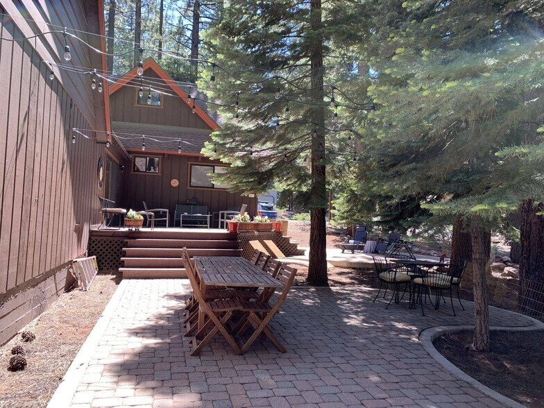 Dining Patio - 15948 Northwoods Blvd
