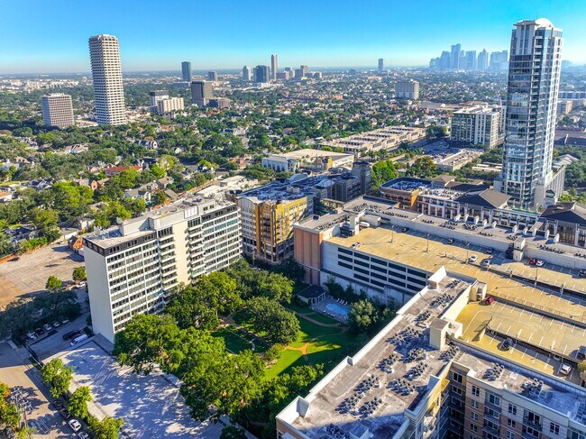Building Photo - 2701 Westheimer Rd