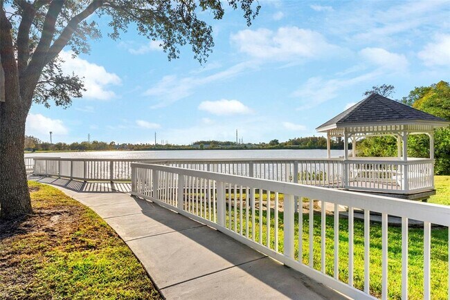 Building Photo - 10801 Sierra Vista Pl