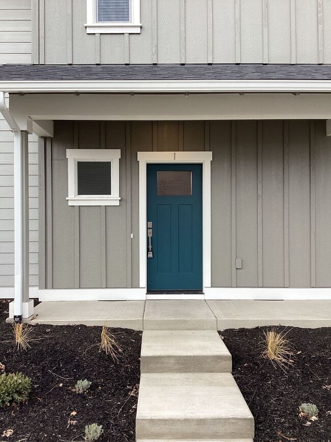 Building Photo - 61539 SE Jennifer Ln