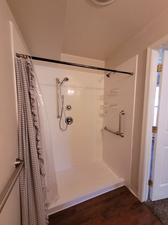 Building Photo - 984 W Main St