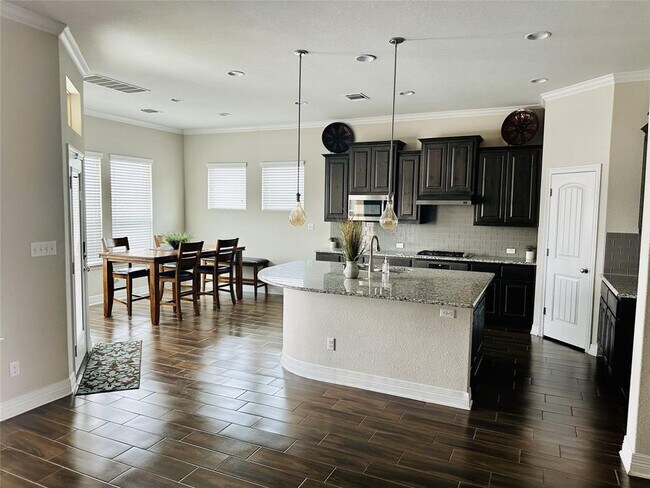 Building Photo - 409 Betony Lp