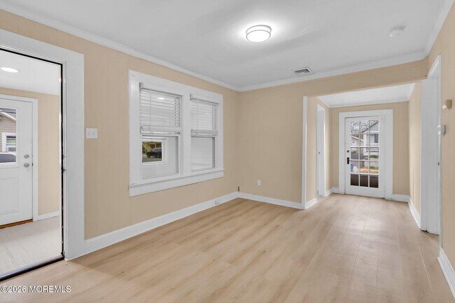 Building Photo - 1800-1802 Pine Terrace