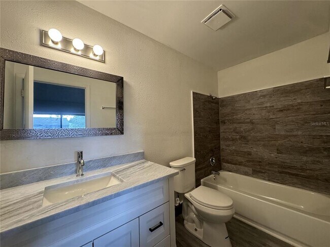 Building Photo - 605 Northlake Blvd