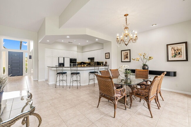 Building Photo - 727 Arrowhead Dr