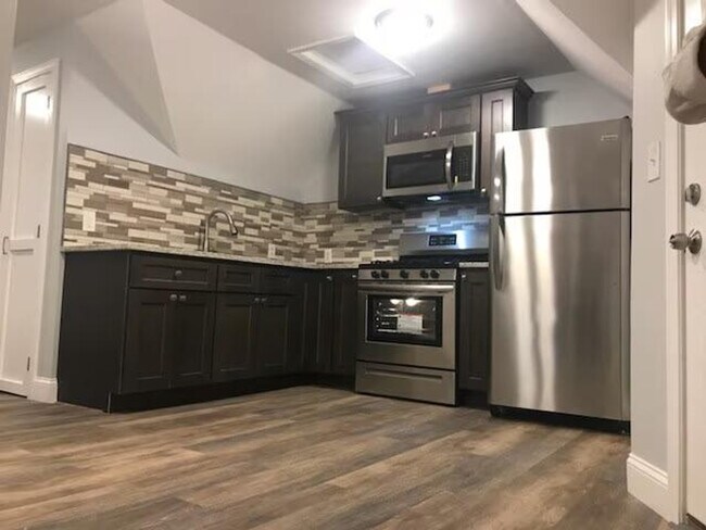 Building Photo - 20 Hawkins St