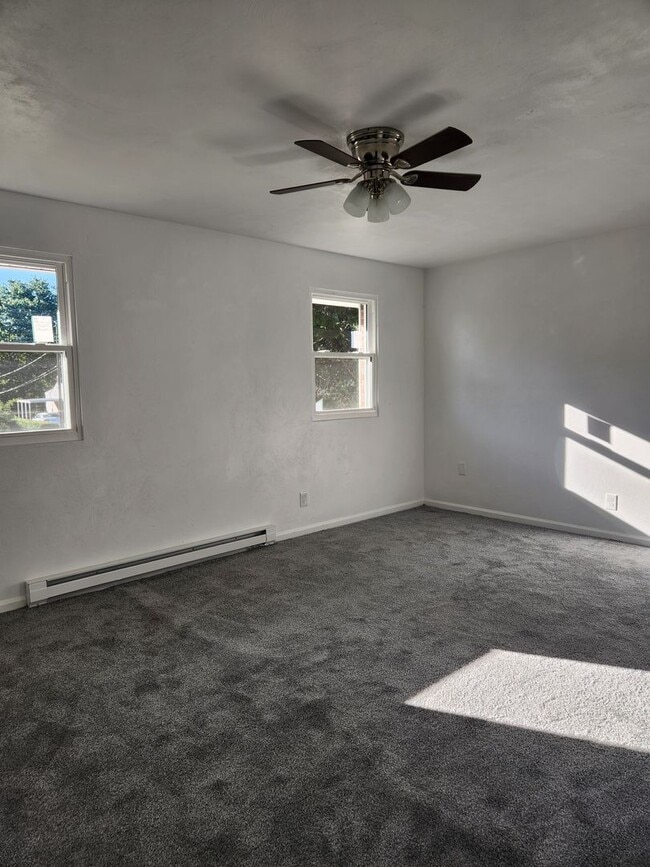 Building Photo - FOR RENT - PORTSMOUTH