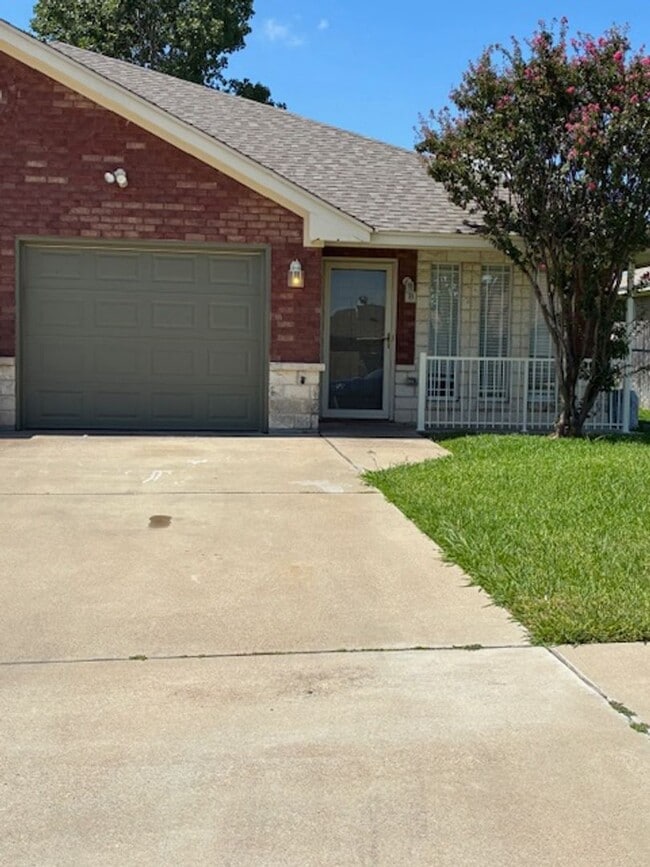 Building Photo - 4500 John David Dr