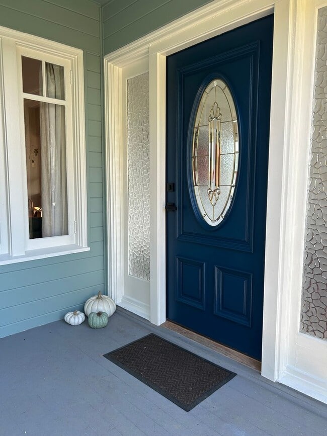 Building Photo - Welcome to this stunning 3 Bedroom 2 Bath Single Family Home in the charming town of Crockett, CA