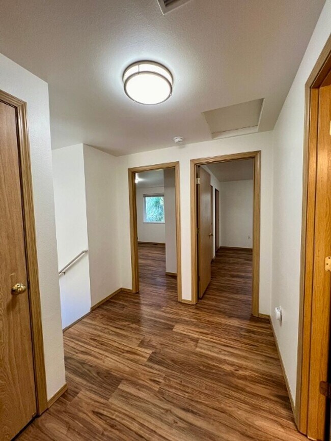 Building Photo - 3BD Townhome