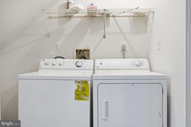 Building Photo - 10606 Fitzgibbon Ct