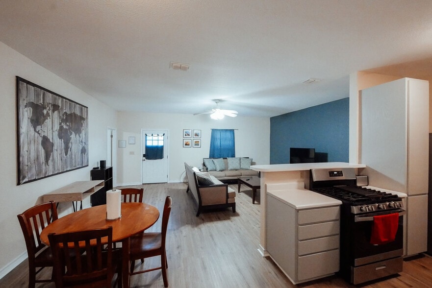 Building Photo - 10201 Shane Dr