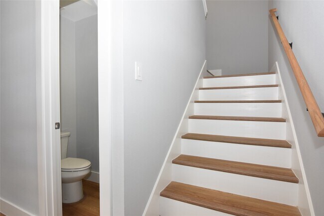 Building Photo - 6834 Foster St