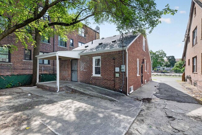 Building Photo - 17136 Birchcrest Dr