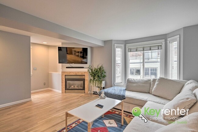 Building Photo - Beautifully Renovated 3 Bed Townhome in Prime North Seattle Location