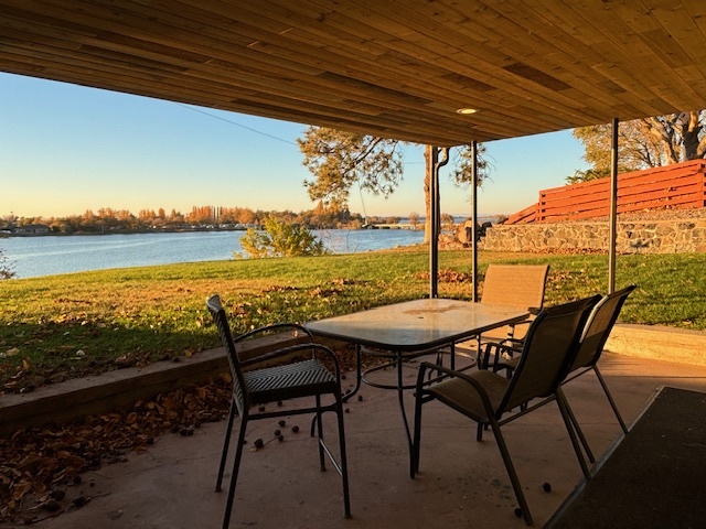 Patio Area - 3312 W Lakeshore Dr