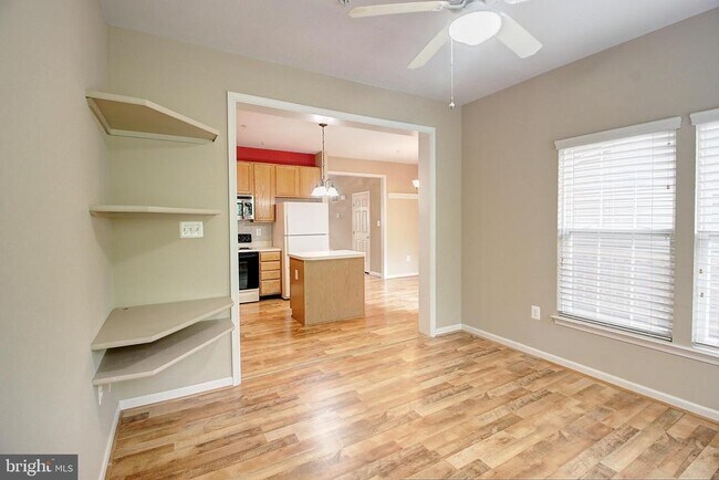 Building Photo - 6135 Newport Terrace