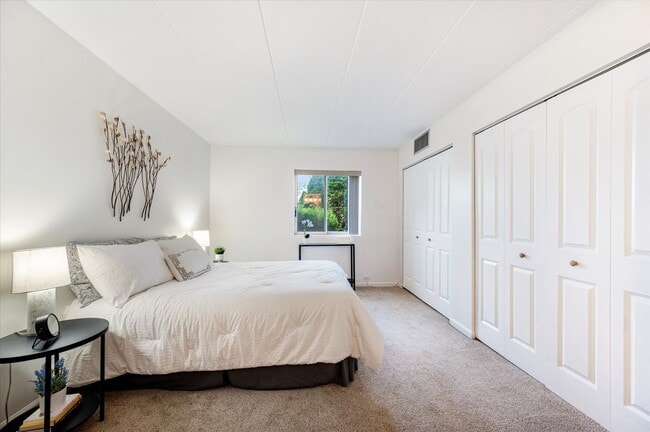 Building Photo - 100 W Butterfield Rd