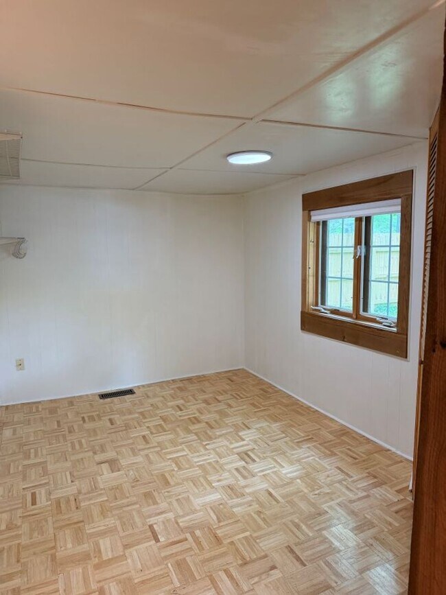 Building Photo - Available May 11th , 2026
