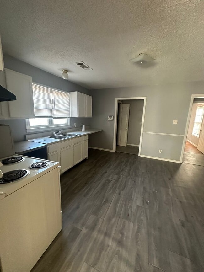 Building Photo - 1710 Arlington Park