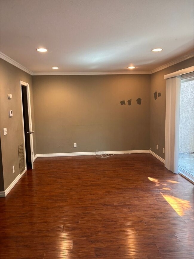 Building Photo - La Habra 2BR Townhome with Garage & Patio