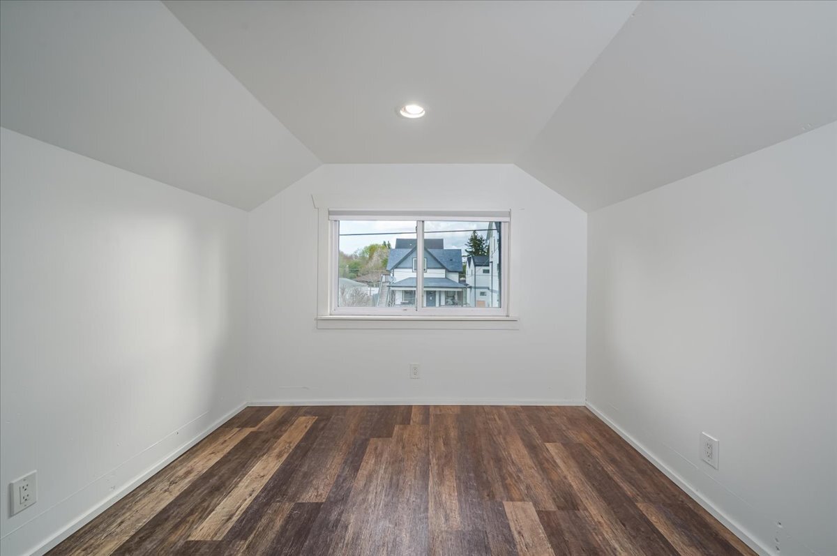 Building Photo - 817 S Sullivan St