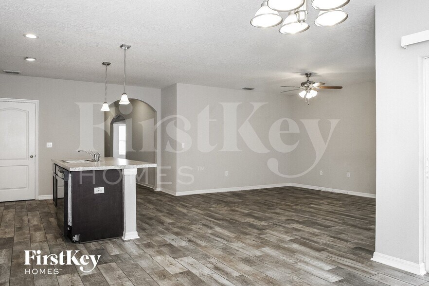 Building Photo - 1428 Wallace Manor Pass