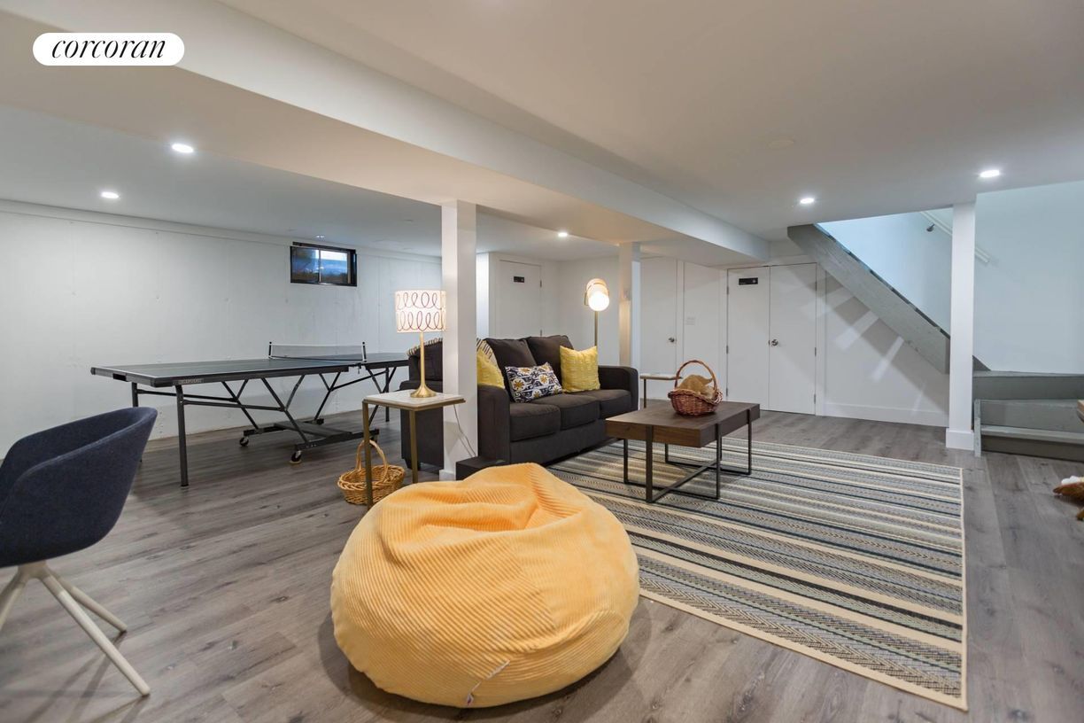 Building Photo - 348 Division St